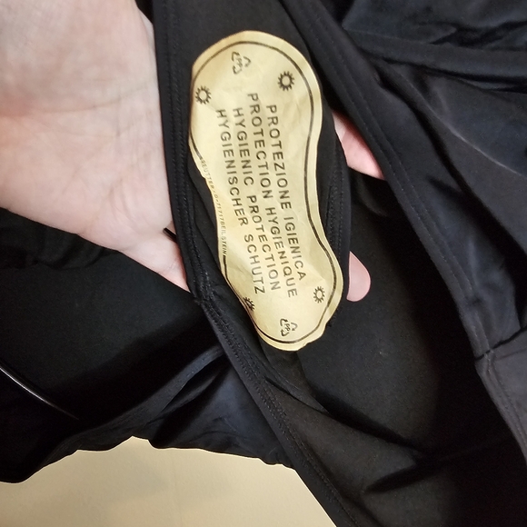 High Neckline Keyhole Black Halter Top One Piece Swimsuit - Picture 4 of 6